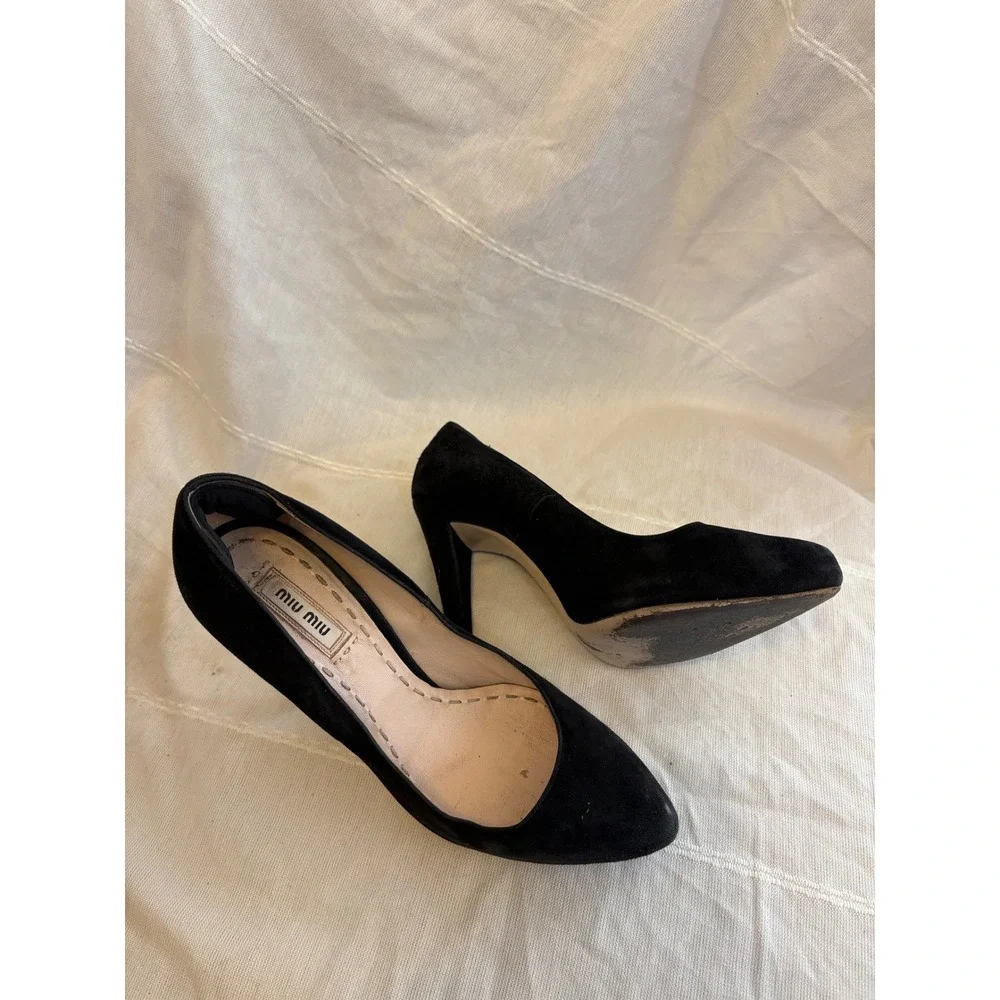 Miu Miu Black Suede Pointed Toe Stiletto Pumps Heels‎ Size 38 Made in Italy